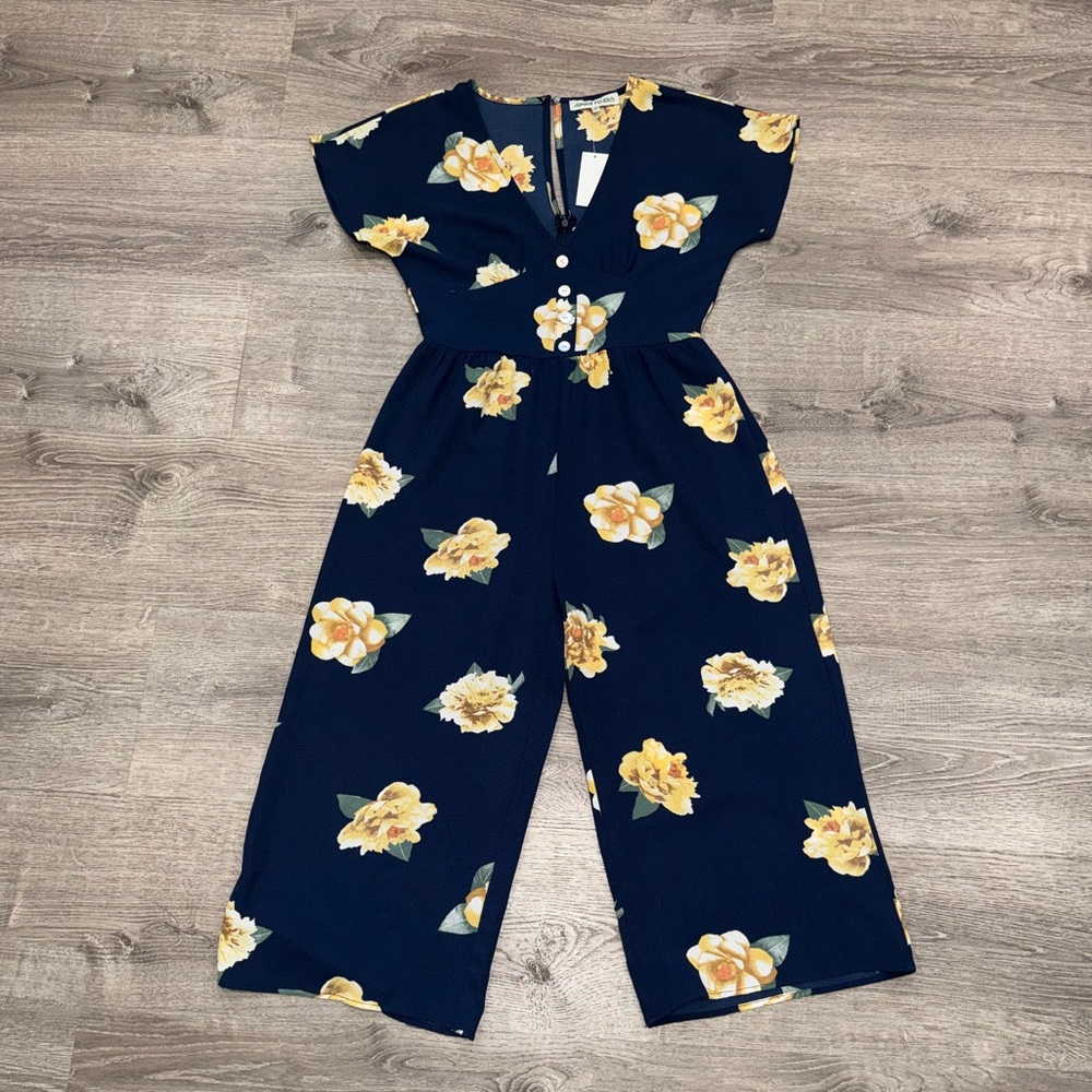 NWT ALMOST FAMOUS NAVY FLORAL CROPPED JUMPSUIT M URBAN OUTFITTERS